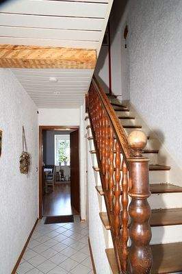 Flur mit Treppe zum OG