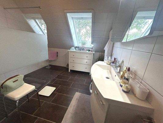 Badezimmer OG Wohnhaus