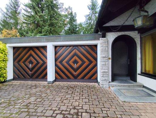 Garagen + Eingangsbereich