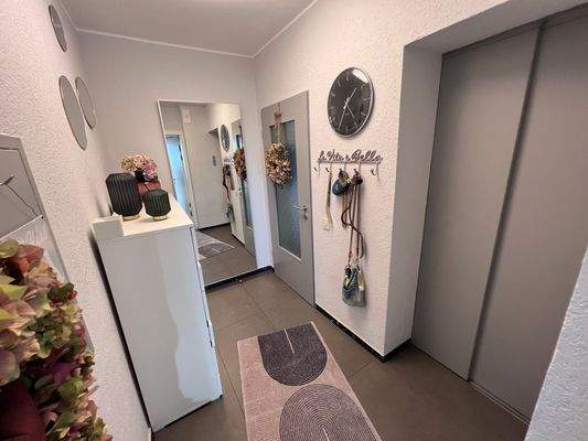 Eingangsbereich mit Aufzug