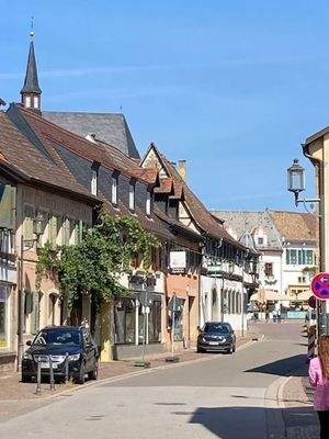 Straßenansicht Weinstraße