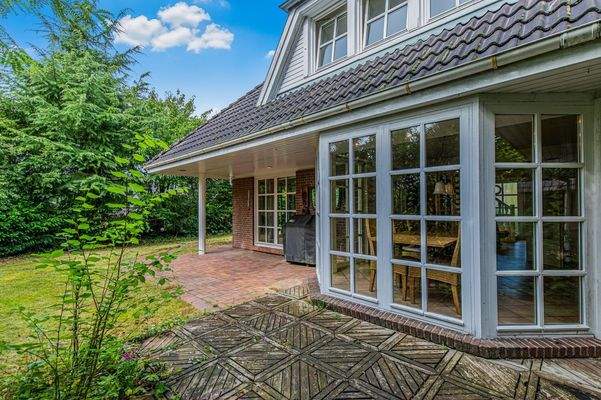 Großflächige Süd-West Terrasse