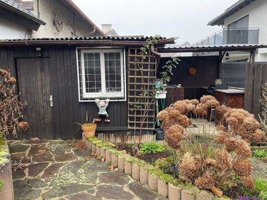 Gartenhaus mit Grillstelle 