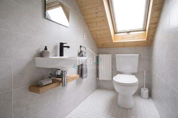 virtuell möbliertes Badezimmer DG