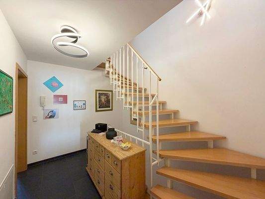 EG Diele Treppenaufgang OG
