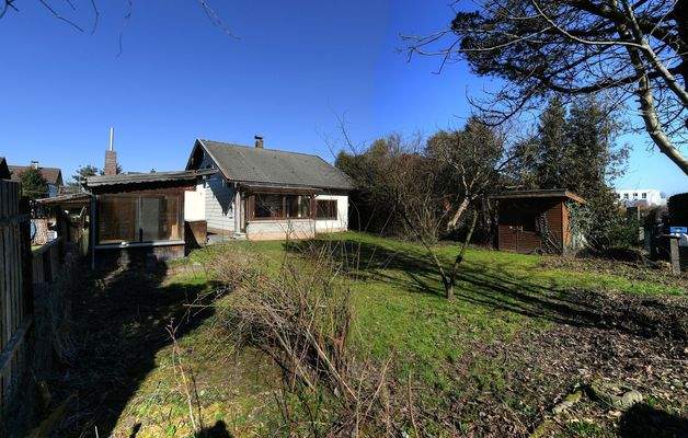 Gut geschnittenes Grundstück mit Altbestand