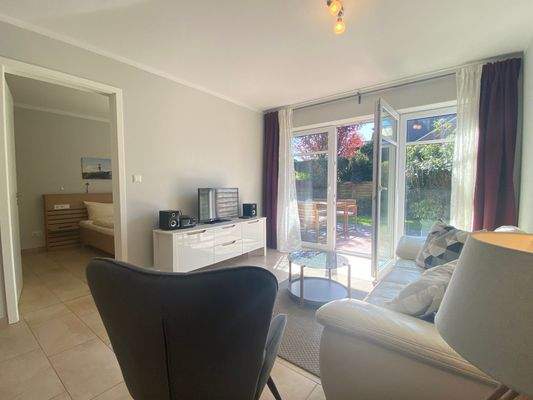 Wohnraum mit Zugang zu Terrasse