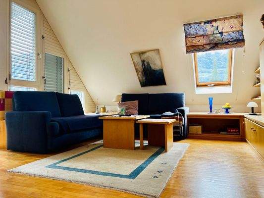 Charmante 3-Zimmer-Dachgeschosswohnung mit Terrasse, Aussicht & Garage – Silandro mansarda con terrazza e garage – attic apartment with terrace, view & garage in central location.