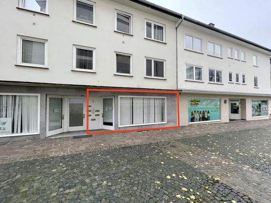 Erdgeschossladen mit Schaufenster