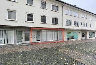 Erdgeschossladen mit Schaufenster