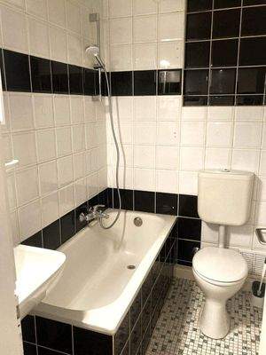 Badezimmer mit Wanne