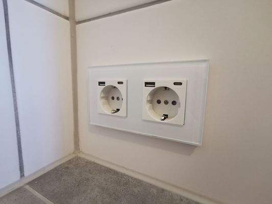 Badezimmer Steckdose mit USB.jpg