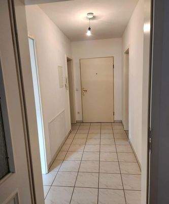 Flur mit Eingangstüre