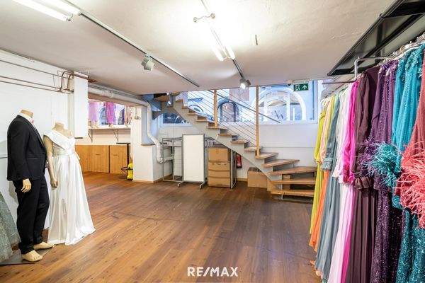 Stiegenabgang ins UG