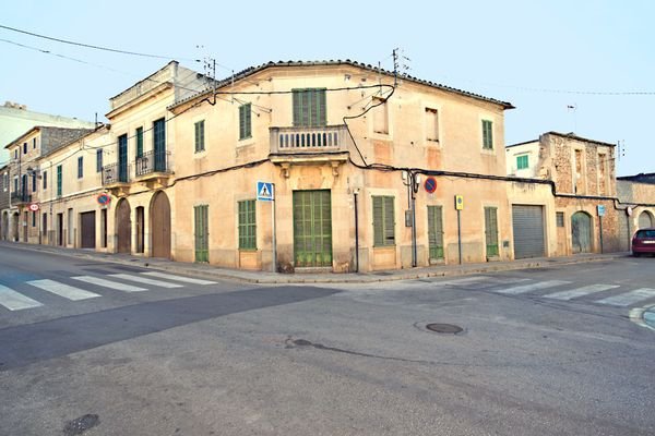 Stadthaus zum Renovieren kaufen in Santanyi