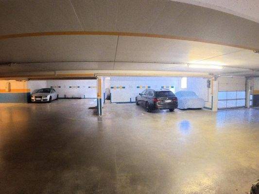 Tiefgaragenplatz und Zufahrt