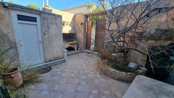 Kreta, Agios Myronas: Einfamilienhaus aus Stein zu verkaufen