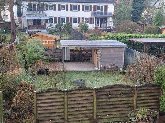 Blick in den eignen Garten vom Balkon