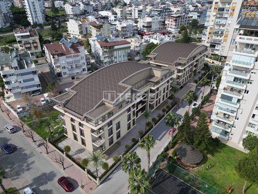 New Apartments for Sale in a Complex with a Pool in Konyaaltı