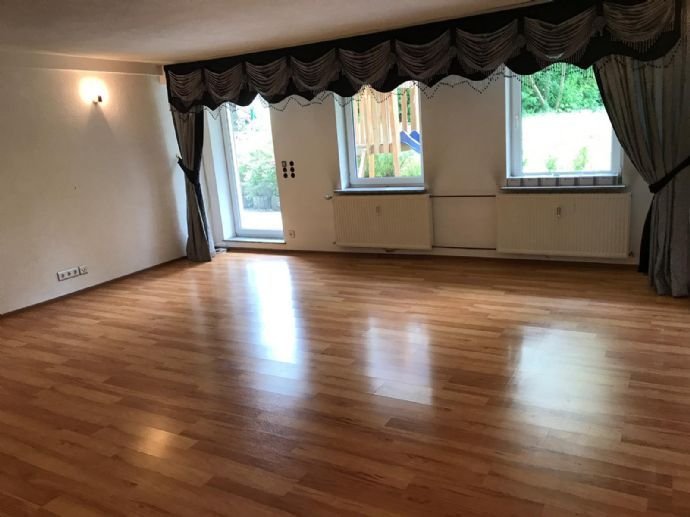 4-Zimmer-Whg mit Garage und Stellplatz
