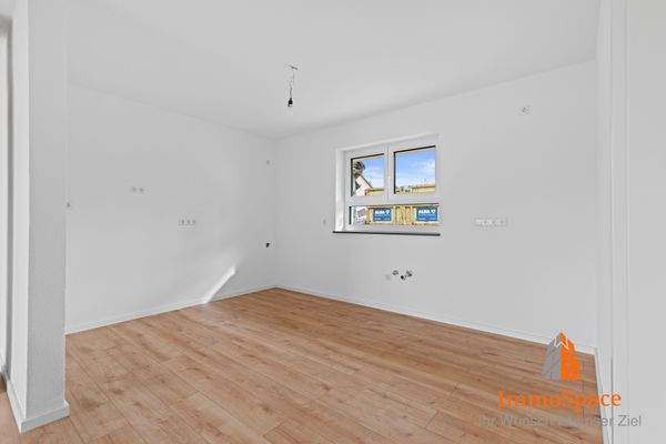 Blick in die Küche mit allen nötigen Anschlüssen