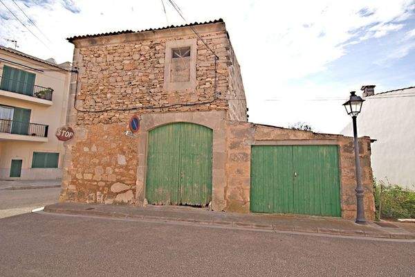 Grundstück für Stadthaus mit Pool in Santanyi