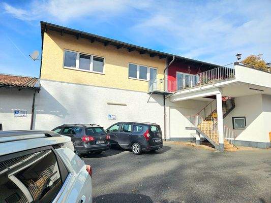 Gewerbeeinheit + Parkplatz