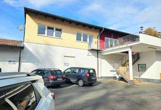 Gewerbeeinheit + Parkplatz