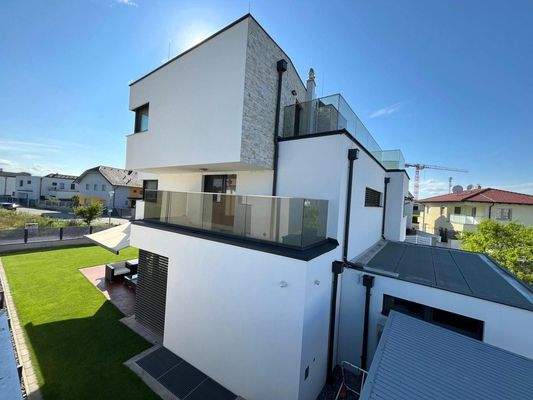 Außenansicht / Villa in Stahlbetonbauweise