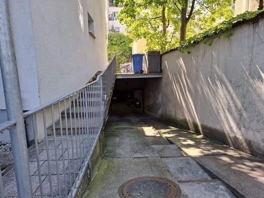 Tiefgaragenzufahrt