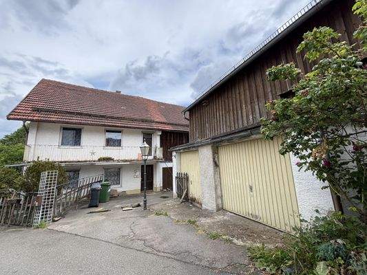 Haus, Garagen und Nebengebäude