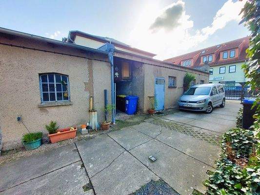 Nebengelass und Garage