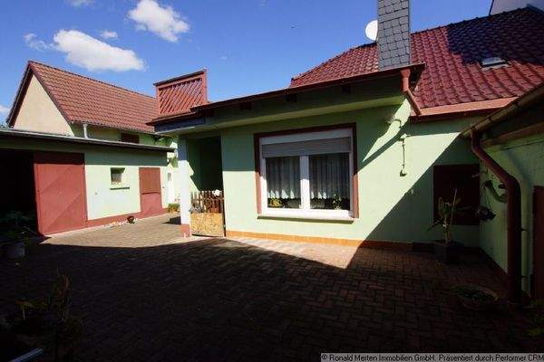 Rückseite Wohnhaus und Nebengebäude