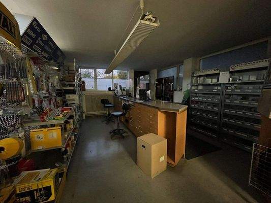 EG, Eingang mit Tresen 