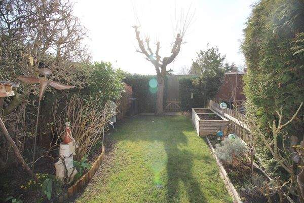 Blick in den gepflegten eigenen Garten