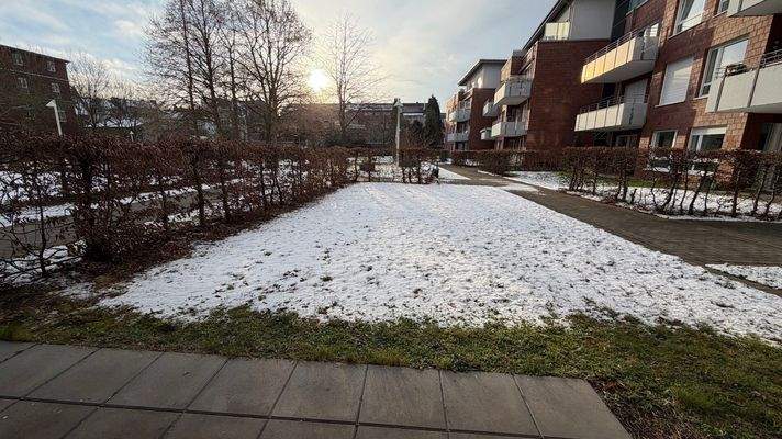 Terrasse mit Blick in den Garten