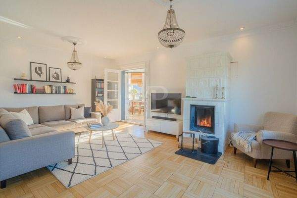 Wohnzimmer digital möbliert