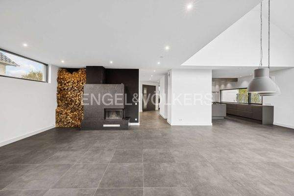 Wohn und Essbereich mit angrenzender Küche