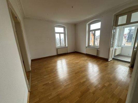 Wohnzimmer mit Zugang zur Veranda