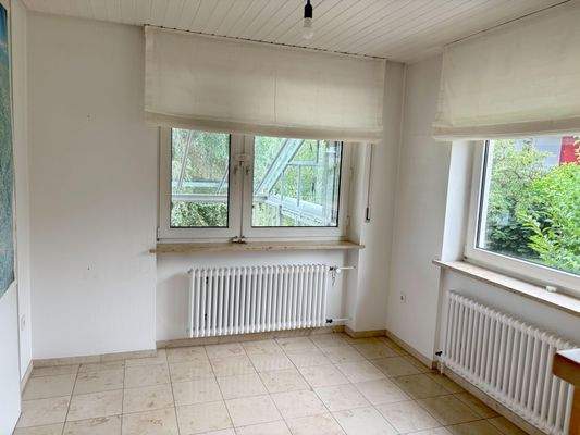 ... und angrenzendem Essbereich