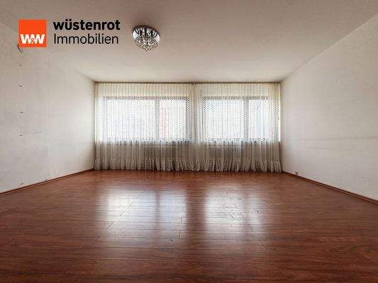 OG Schlafzimmer 1: Kombinieren Sie Ihr Mobiliar, wie Sie es wollen...hier ist Platz dafür