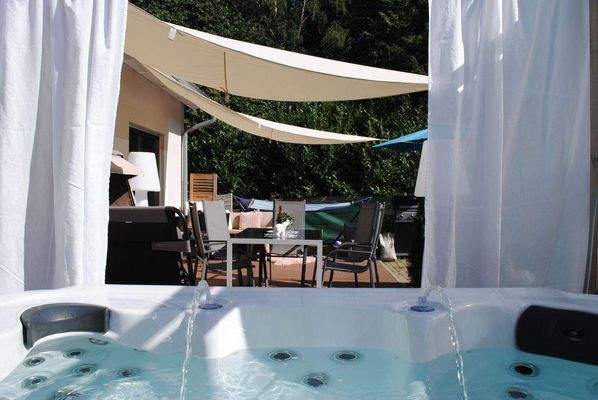 Whirlpool Terrasse.JPG