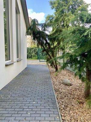 Hausfront zur Straßenseite