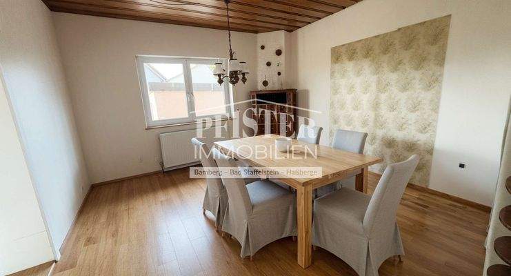 Esszimmer EG - (KI generiert)