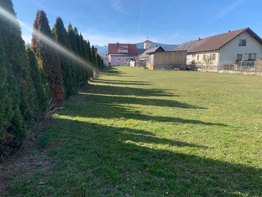 großer Garten mit Blick zum Schneeberg