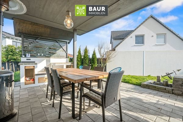 Terrasse mit Outdoorküche