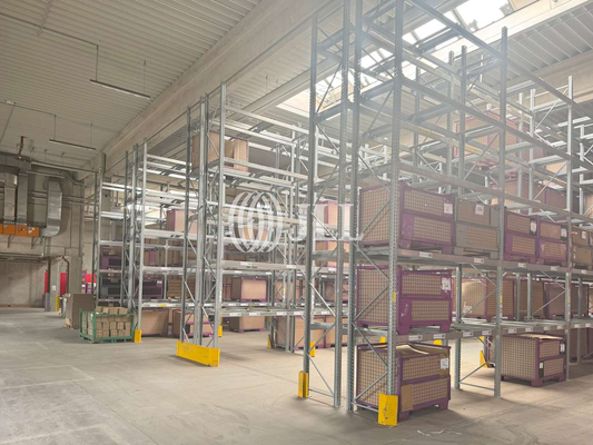 Innenansicht Halle - JLL