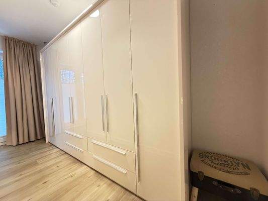 Schlafzimmerschrank im Kaufpreis