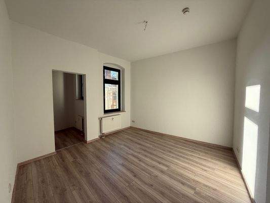 Schlafzimmer mit Abstellraum.jpeg