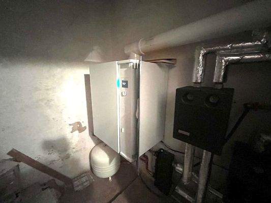 004020156800_302_358_14102025054043322